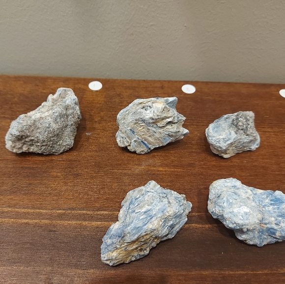 🔥 Sale 🔥 Rew Pieces of Kyanite - Priced Per Each - Picture 4 of 10